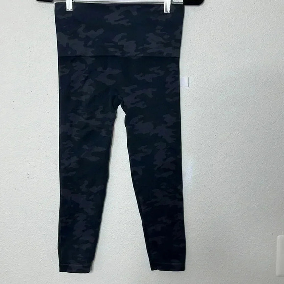Spanx Large cropped legging in camo - Picture 3 of 4